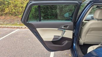 Vauxhall Insignia 2.0 CDTi SE Sports Tourer 5dr Diesel Auto Euro 5 (163 ps)