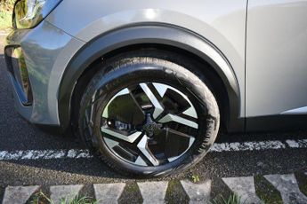 Peugeot E-2008 50kWh Allure Auto 5dr (7kW Charger)