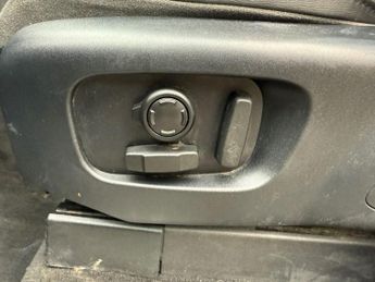 Land Rover Discovery 2.0 SD4 HSE SUV 5dr Diesel Auto 4WD Euro 6 (s/s) (240 ps)