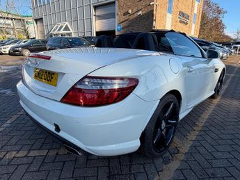 Mercedes-Benz SLK 1.8 SLK200 BlueEfficiency AMG Sport Convertible 2dr Petrol G-Tro