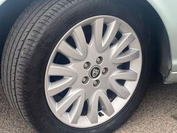 Jaguar XJ 3.0 SE Saloon 4dr Petrol Automatic (249 g/km, 240 bhp)