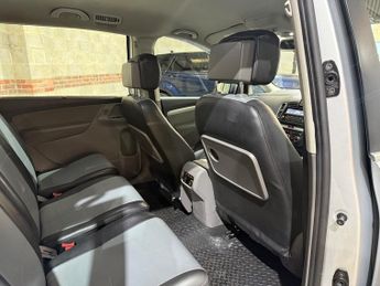 SEAT Alhambra 2.0 TDI CR SE MPV 5dr Diesel DSG Euro 5 (s/s) (140 ps)