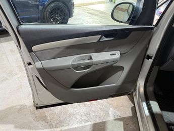 SEAT Alhambra 2.0 TDI CR SE MPV 5dr Diesel DSG Euro 5 (s/s) (140 ps)