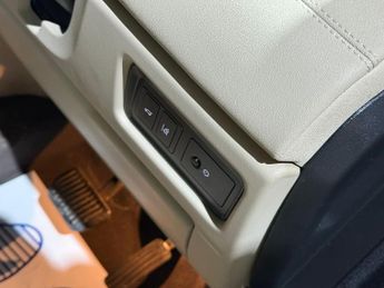 Land Rover Range Rover Evoque 2.0 TD4 SE Tech SUV 5dr Diesel Auto 4WD Euro 6 (s/s) (180 ps)