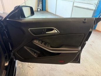 Mercedes-Benz CLA Class 2.1 CLA220d AMG Sport Coupe 4dr Diesel 7G-DCT Euro 6 (s/s) (177