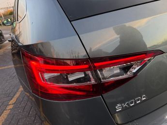 Skoda Superb 2.0 TDI SE L Executive Estate 5dr Diesel DSG Euro 6 (s/s) (150 p