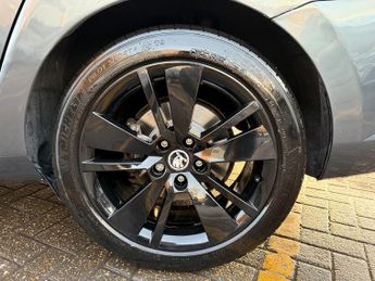 Skoda Superb 2.0 TDI SE L Executive Estate 5dr Diesel DSG Euro 6 (s/s) (150 p