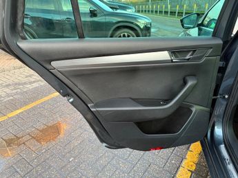 Skoda Superb 2.0 TDI SE L Executive Estate 5dr Diesel DSG Euro 6 (s/s) (150 p