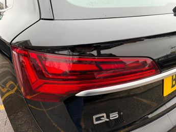 Audi Q5 2.0 TDI 40 Sport SUV 5dr Diesel S Tronic quattro Euro 6 (s/s) (2