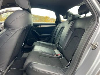 Audi A4 2.0 TDI S line Saloon 4dr Diesel Multitronic Euro 6 (s/s) (Nav) 