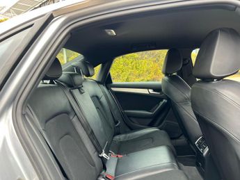 Audi A4 2.0 TDI S line Saloon 4dr Diesel Multitronic Euro 6 (s/s) (Nav) 