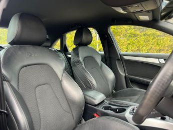 Audi A4 2.0 TDI S line Saloon 4dr Diesel Multitronic Euro 6 (s/s) (Nav) 