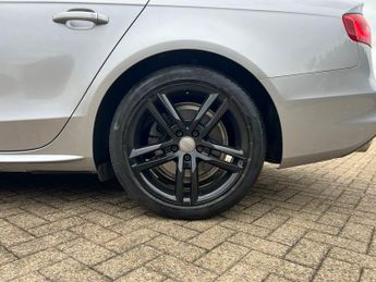 Audi A4 2.0 TDI S line Saloon 4dr Diesel Multitronic Euro 6 (s/s) (Nav) 