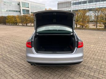Audi A4 2.0 TDI S line Saloon 4dr Diesel Multitronic Euro 6 (s/s) (Nav) 