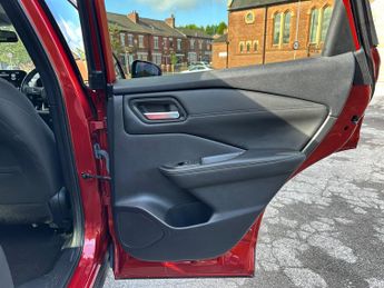 Nissan Qashqai 1.3 DIG-T MHEV N-Connecta SUV 5dr Petrol Hybrid XTRON Euro 6 (s/