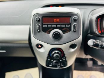 Toyota Aygo 1.0 VVT-i x-play Hatchback 5dr Petrol x-shift Euro 5 Euro 5 (68 