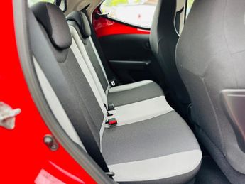 Toyota Aygo 1.0 VVT-i x-play Hatchback 5dr Petrol x-shift Euro 5 Euro 5 (68 