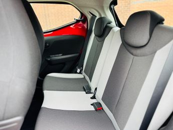 Toyota Aygo 1.0 VVT-i x-play Hatchback 5dr Petrol x-shift Euro 5 Euro 5 (68 