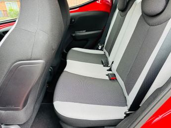 Toyota Aygo 1.0 VVT-i x-play Hatchback 5dr Petrol x-shift Euro 5 Euro 5 (68 