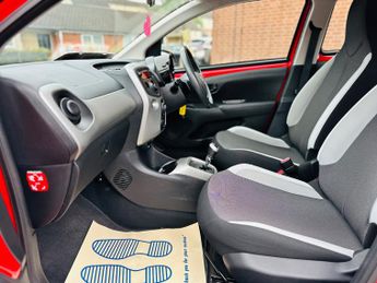 Toyota Aygo 1.0 VVT-i x-play Hatchback 5dr Petrol x-shift Euro 5 Euro 5 (68 