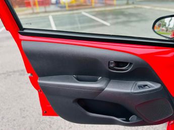 Toyota Aygo 1.0 VVT-i x-play Hatchback 5dr Petrol x-shift Euro 5 Euro 5 (68 