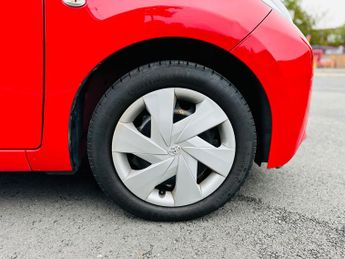 Toyota Aygo 1.0 VVT-i x-play Hatchback 5dr Petrol x-shift Euro 5 Euro 5 (68 