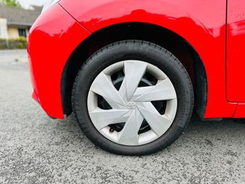 Toyota Aygo 1.0 VVT-i x-play Hatchback 5dr Petrol x-shift Euro 5 Euro 5 (68 