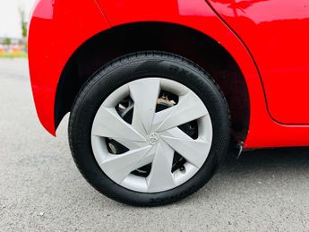 Toyota Aygo 1.0 VVT-i x-play Hatchback 5dr Petrol x-shift Euro 5 Euro 5 (68 