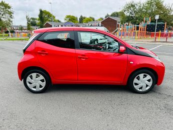 Toyota Aygo 1.0 VVT-i x-play Hatchback 5dr Petrol x-shift Euro 5 Euro 5 (68 