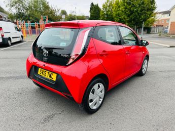 Toyota Aygo 1.0 VVT-i x-play Hatchback 5dr Petrol x-shift Euro 5 Euro 5 (68 