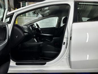 Kia Ceed 1.6 CRDi 2 Sportswagon 5dr Diesel Auto Euro 5 (126 bhp)