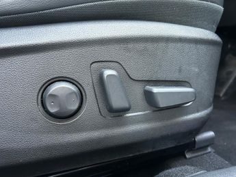 Hyundai Kona 1.6 h-GDi Premium SE SUV 5dr Petrol Hybrid DCT Euro 6 (s/s) (141