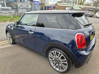 Mini Hatch 1.5 Cooper Seven Hatchback 5dr Petrol Auto Euro 6 (s/s) (136 ps)