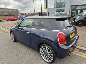 Mini Hatch 1.5 Cooper Seven Hatchback 3dr Petrol Auto Euro 6 (s/s) (136 ps)