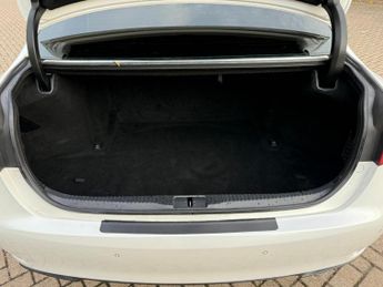 Lexus GS 2.5 300h Luxury Saloon 4dr Petrol Hybrid CVT Euro 5 (s/s) (223 p