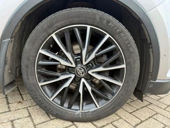 Toyota C-HR 1.8 VVT-h Excel SUV 5dr Petrol Hybrid CVT Euro 6 (s/s) (122 ps)