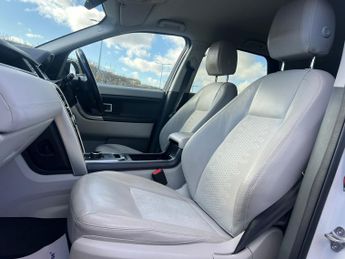 Land Rover Discovery Sport 2.0 TD4 SE Tech SUV 5dr Diesel Auto 4WD Euro 6 (s/s) (180 ps)