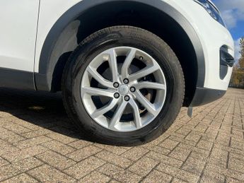 Land Rover Discovery Sport 2.0 TD4 SE Tech SUV 5dr Diesel Auto 4WD Euro 6 (s/s) (180 ps)