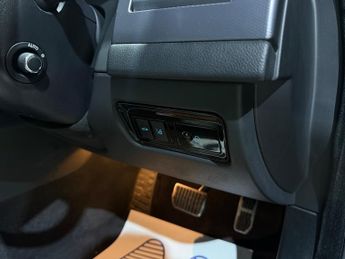 Jaguar XF 2.0d R-Sport Saloon 4dr Diesel Auto AWD Euro 6 (s/s) (240 ps)