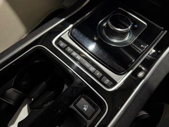 Jaguar XF 2.0d R-Sport Saloon 4dr Diesel Auto AWD Euro 6 (s/s) (240 ps)