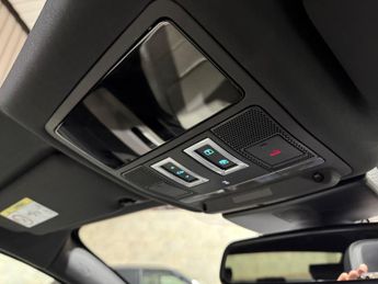 Jaguar XF 2.0d R-Sport Saloon 4dr Diesel Auto AWD Euro 6 (s/s) (240 ps)