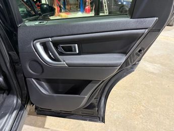 Land Rover Discovery Sport 2.0 TD4 HSE Black SUV 5dr Diesel Auto 4WD Euro 6 (s/s) (180 ps)