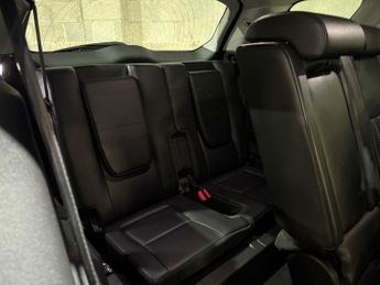 Land Rover Discovery Sport 2.0 TD4 HSE Black SUV 5dr Diesel Auto 4WD Euro 6 (s/s) (180 ps)