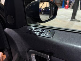 Land Rover Discovery Sport 2.0 TD4 HSE Black SUV 5dr Diesel Auto 4WD Euro 6 (s/s) (180 ps)