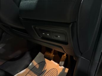 Land Rover Discovery Sport 2.0 TD4 HSE Black SUV 5dr Diesel Auto 4WD Euro 6 (s/s) (180 ps)