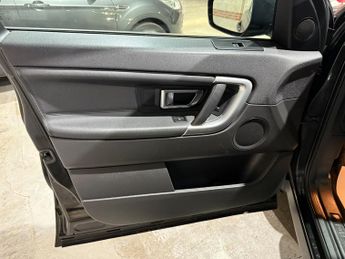 Land Rover Discovery Sport 2.0 TD4 HSE Black SUV 5dr Diesel Auto 4WD Euro 6 (s/s) (180 ps)