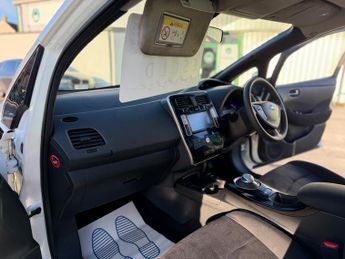 Nissan LEAF 24kWh Acenta Hatchback 5dr Electric Auto (107 bhp)