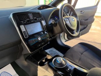 Nissan LEAF 24kWh Acenta Hatchback 5dr Electric Auto (107 bhp)