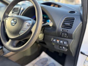 Nissan LEAF 24kWh Acenta Hatchback 5dr Electric Auto (107 bhp)