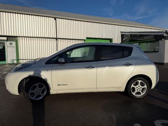 Nissan LEAF 24kWh Acenta Hatchback 5dr Electric Auto (107 bhp)